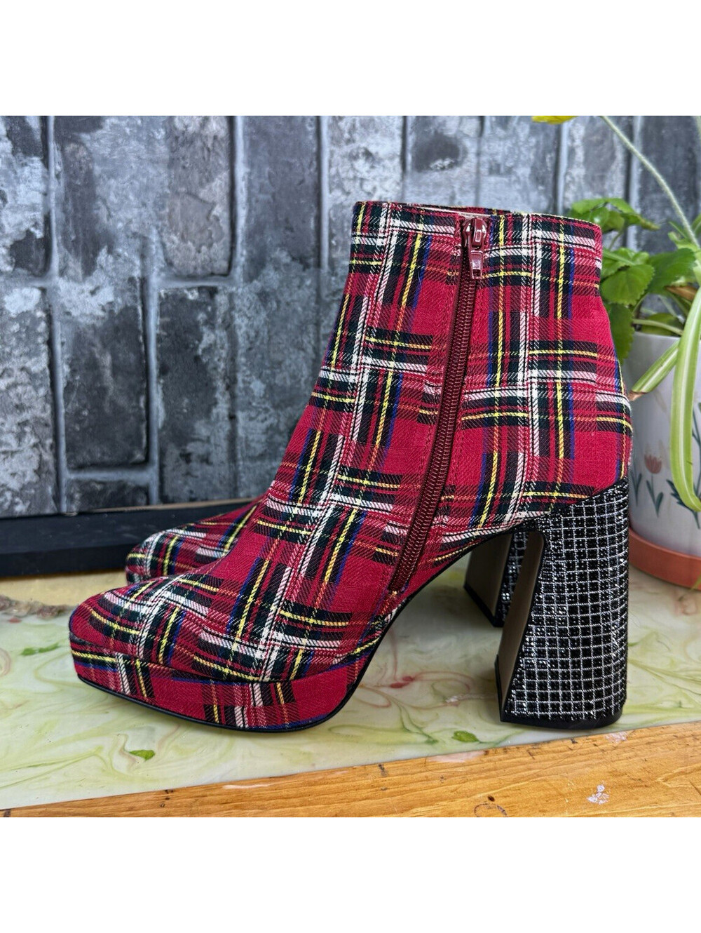 Betsey Johnson Raylan Red Plaid Zip Ankle Bootie Pointed Toe Women 8.5M